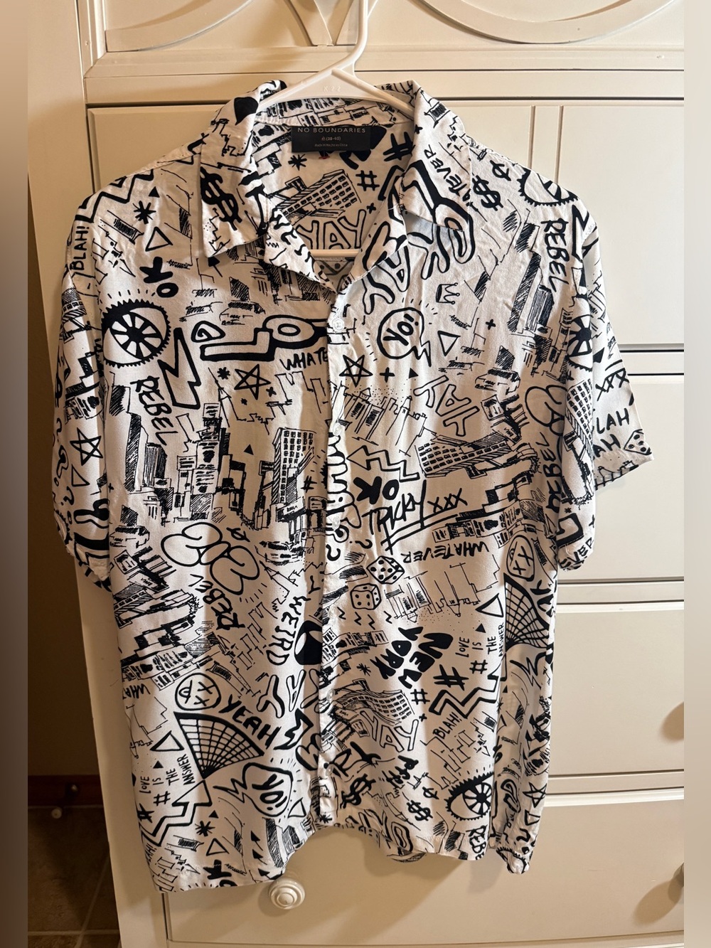 NoBoundaries Men's Rayon Resort Shirt Sz
Medium NWOT